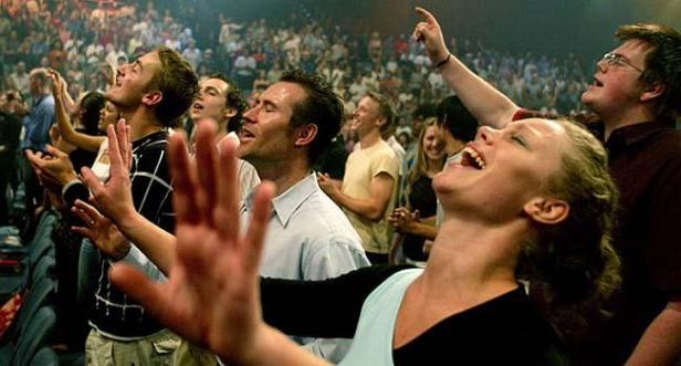 Por que Deus voltou à cena.