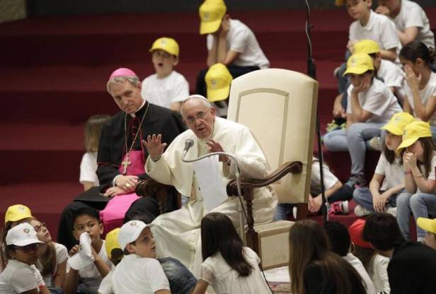The Pope with children from the Peace Factory