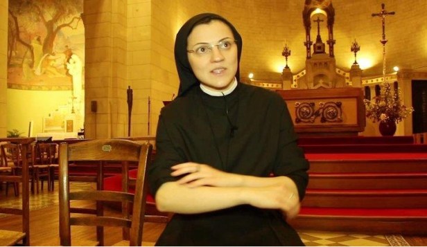 Sœur Cristina, un premier album audacieux