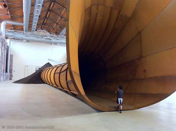Anish Kapoor, Dirty corner, Fabbrica del Vapore, Milano
