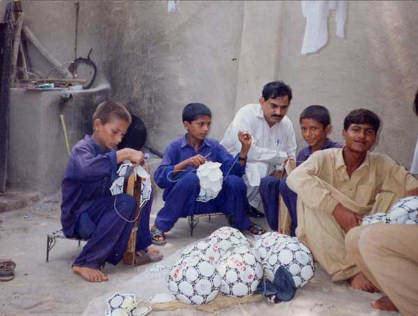 sfruttamento minori2