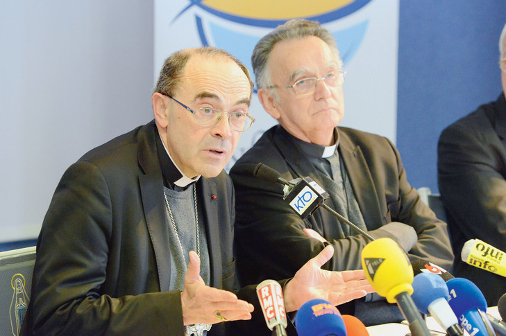 Le cardinal Philippe Barbarin et Mgr Georges Pontier, président de la Conférence des évêques.