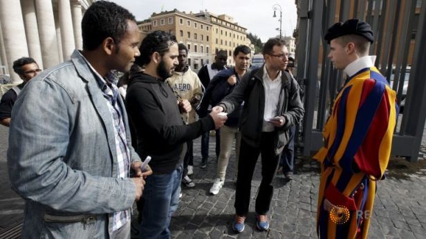 Pontiff Surprises 150 Homeless Persons During Visit to Vatican Museums.