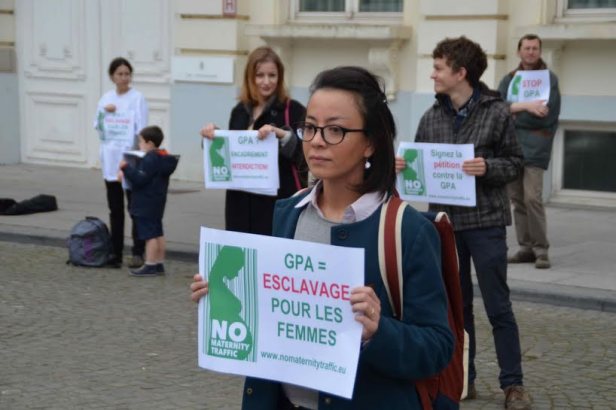 La vente et l'achat d'enfants.