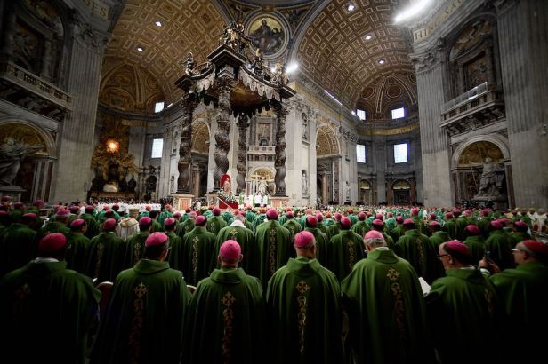 TOPSHOT-VATICAN-RELIGION-POPE-SYNIOD-MASS