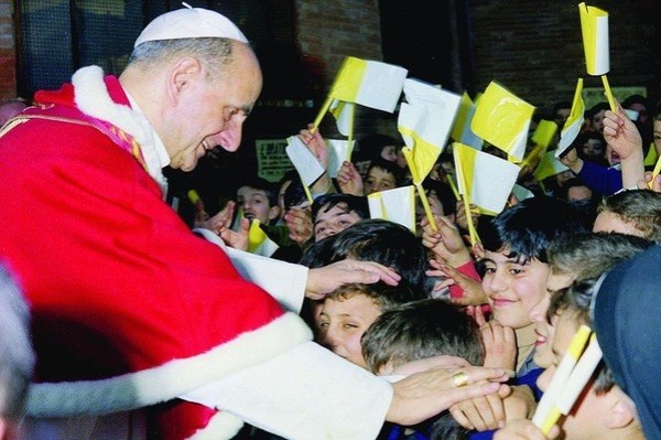 Paolo VI - Le 31 mars 1968, visite pastorale du pape Paul VI à l’église San Leone Magno à Rome.
