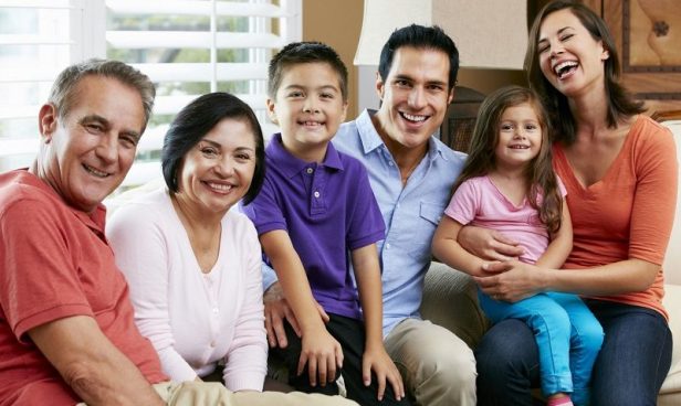 familia-latina-800x478