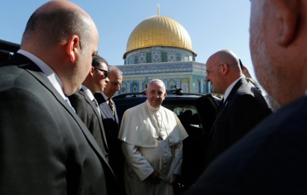Papa Francesco visita la moschea Al Aqsa, a Gerusalemme.