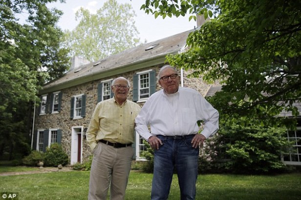 E adesso il figlio sposa il padre.