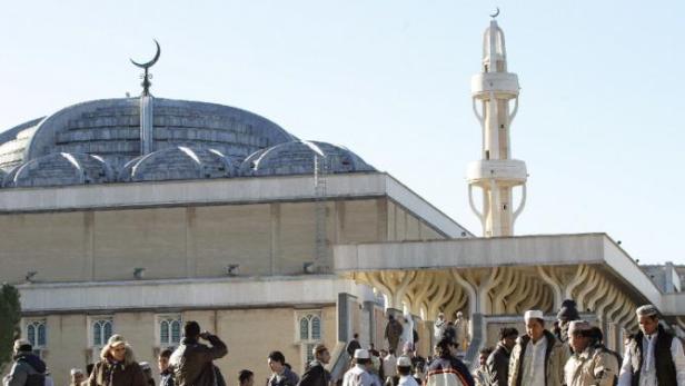 Google takes you to the nearest mosque (Rome)