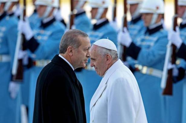 Erdogan con papa Francesco nel novembre scorso