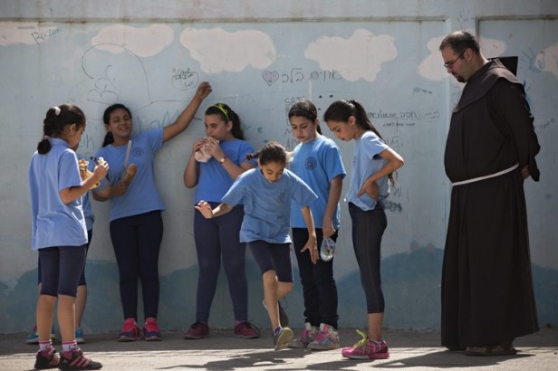 écoles chrétiennes menacent de fermer les lieux saints