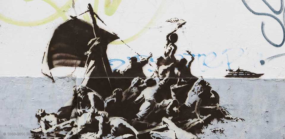 Banksy, La zattera della medusa (da Géricault), Calais, 2016, stencil e pittura acrilica su muro