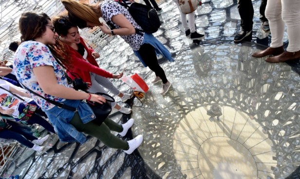 La struttura, che richiama l'idea di un alveare, secondo gli addetti ai lavori è quella che ha meglio interpretato il tema Nutrire il pianeta4