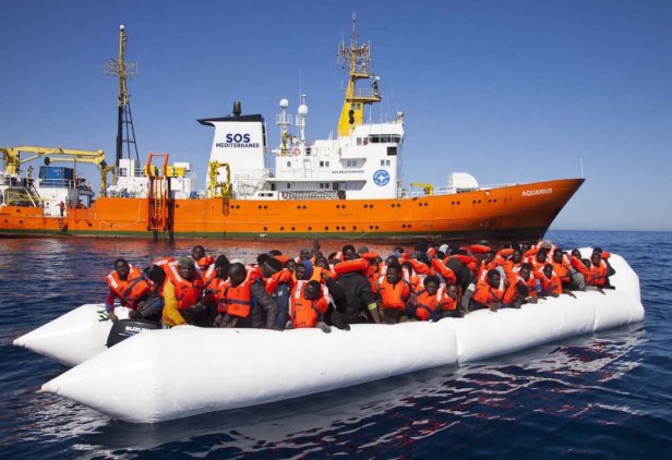 minutenews.fr-malte-et-litalie-refusent-daccueillir-laquarius-un-navire-de-long-francaise-sos-mediterranee-avec-629-migrants-a-son-bord-2018-06-11