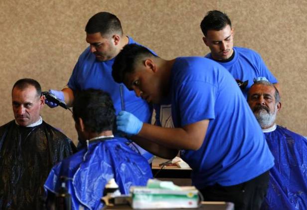 Dopo le docce per clochard, arriva la «barberia del Papa».