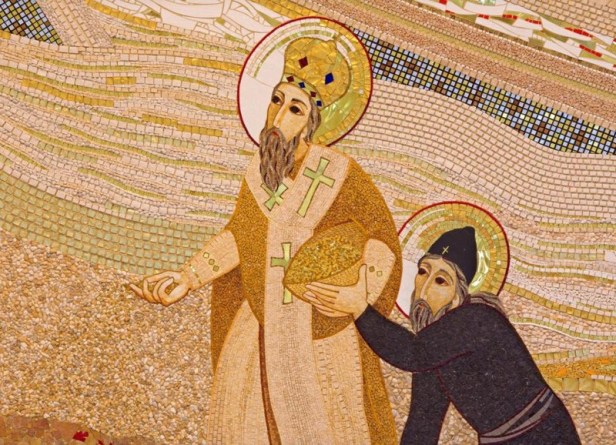 mosaico nella Cattedrale di Saint Sebastian progettato da gesuita Marko Ivan Rupnik (2011) con i Santi Cirillo e Metodio