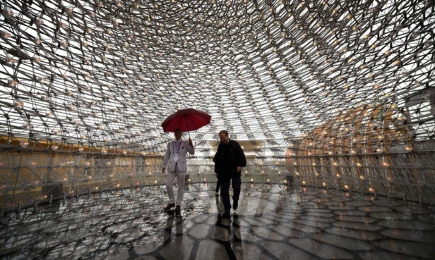 La struttura, che richiama l'idea di un alveare, secondo gli addetti ai lavori è quella che ha meglio interpretato il tema Nutrire il pianeta1