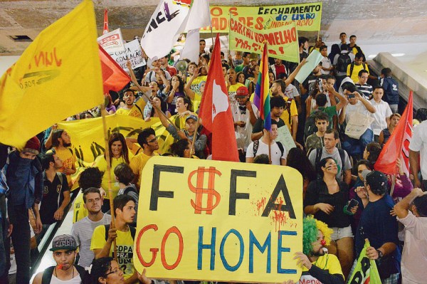 L-Eglise-bresilienne-regrette-que-l-argent-domine-le-Mondial_article_popin