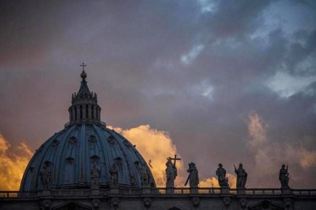 obbligo di denunciare pedofilia a autorità civili.