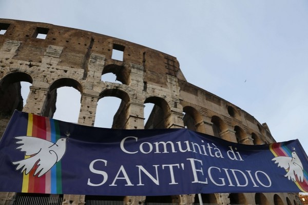Sant'Egidio - al Colosseo per dire no alla violenza sui cristiani4