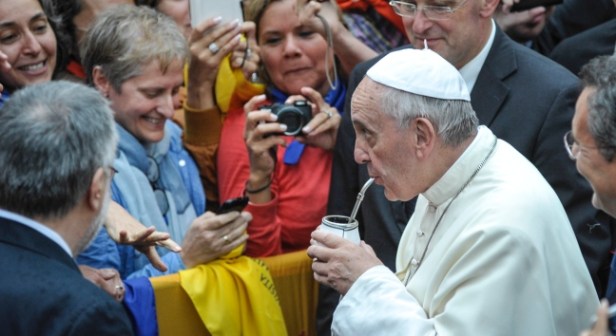I gesti e lo stile di papa Francesco