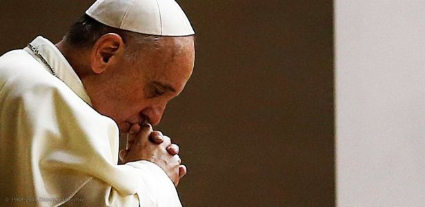 Papa Francesco in preghiera