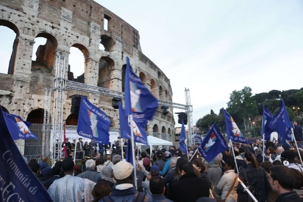 Sant'Egidio - al Colosseo per dire no alla violenza sui cristiani1
