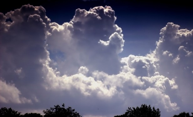 Tra mille cieli chiusi.