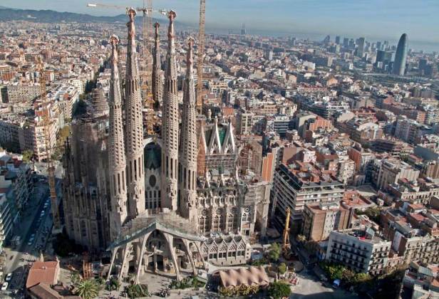 barcelona sagrada familia.jpg