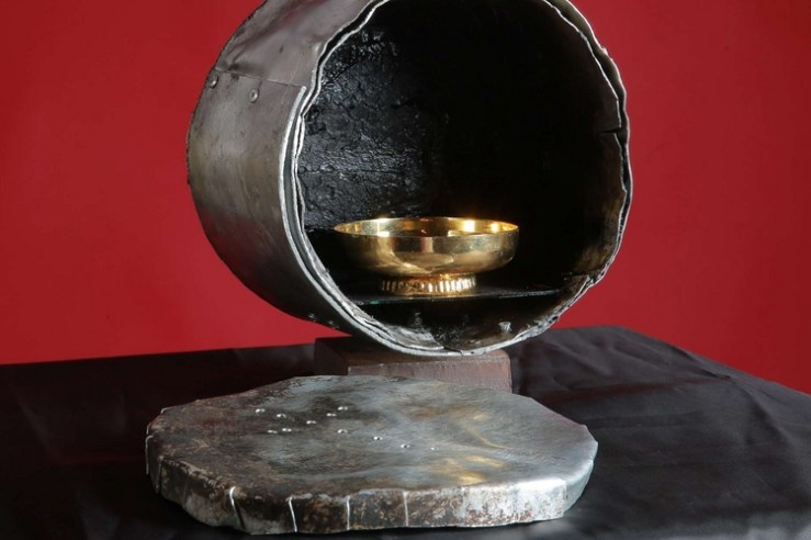 il-papa-benedice-il-tabernacolo-di-lamiera