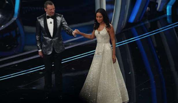 Rula Jebreal sul palco dell'Ariston