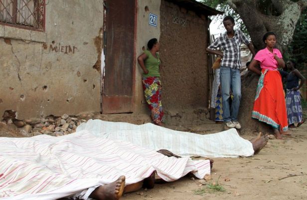 Des corps de personnes tuées dans le quartier de Cibitoke, à Bujumbura