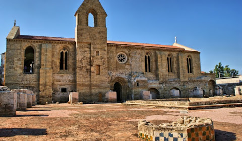 11. Le monastère de Santa Clara-a-Velha au Portugal