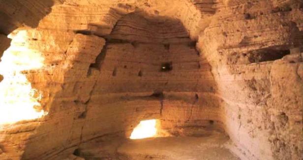 L'interno di una delle grotte del Qumran
