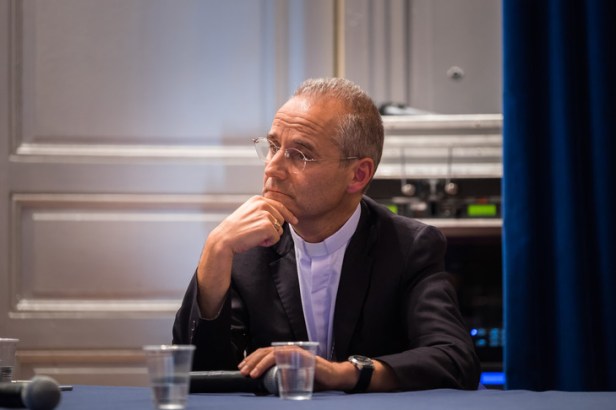 2-octobre-2015-Mgr-Jean-Paul-VESCO-A-vA-Alger-A-occasion-Etats-GA-nA-Christianisme-organisA-hebdomadaire-Vie-Strasbourg-67-France_0_729_486