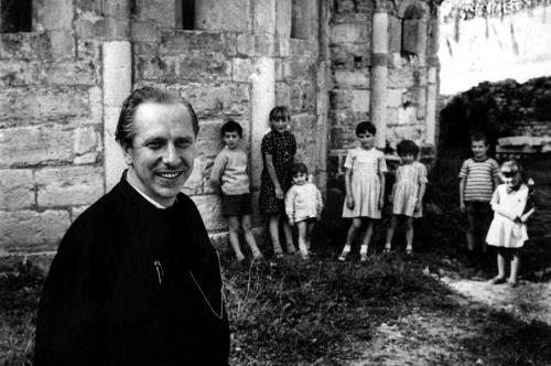 Padre Turoldo in una foto degli anni '70 all’abbazia di Sant’Egidio a Fontanella (Paolo Magni)