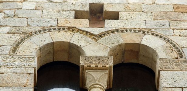 Pieve di Cellole (San Gimignano), particolare della facciata